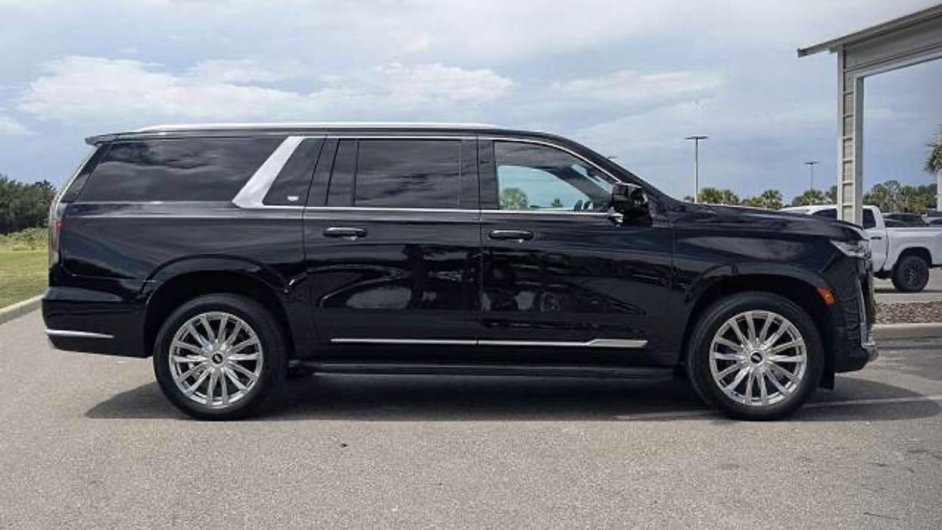 Cadillac Escalade ESV 2022 in 