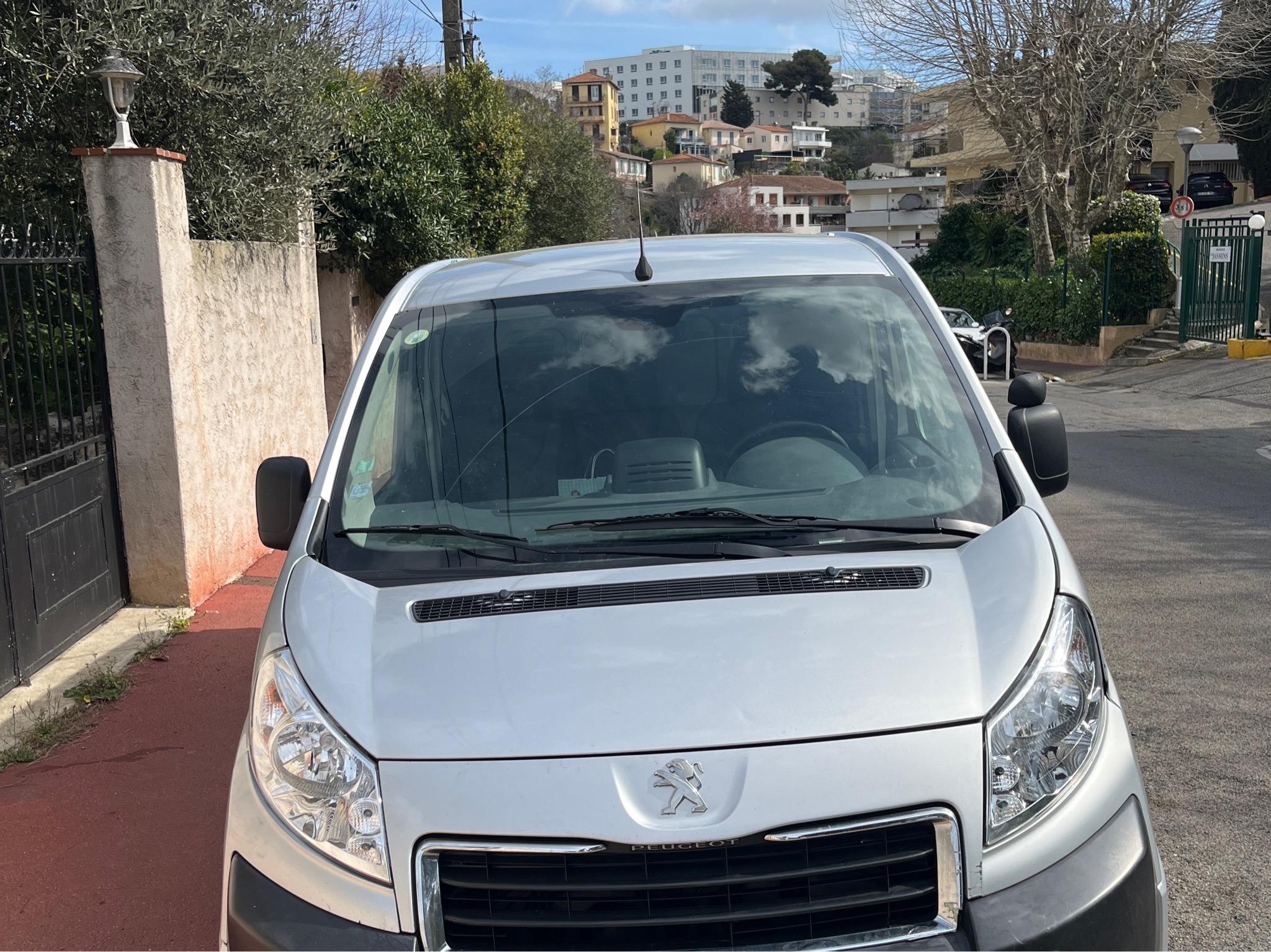 Peugeot EXPERT 2013 à Cannes