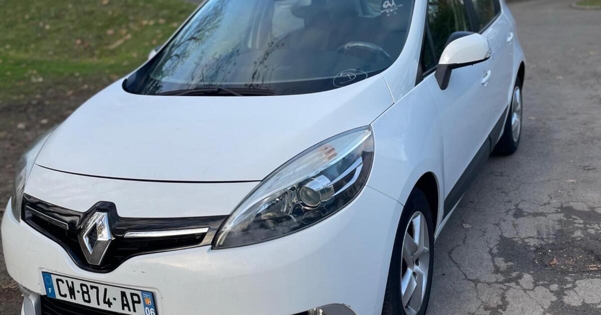 Renault GRAND SCENIC III 2013 rental in Versailles, IDF by Josias A. Turo