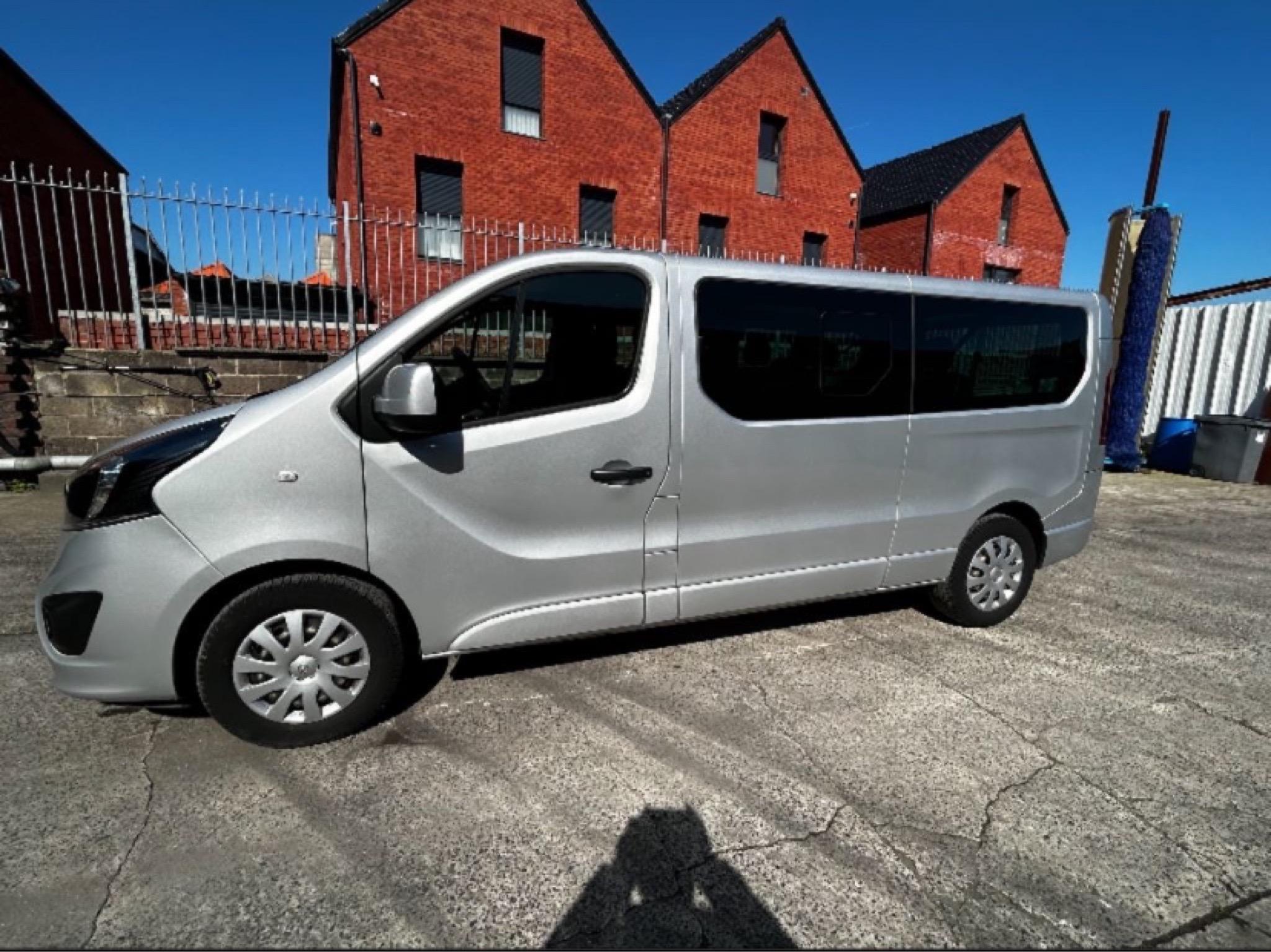 Opel VIVARO COMBI 2017 à Lille