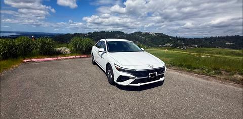 Hyundai Elantra Hybrid 2026
