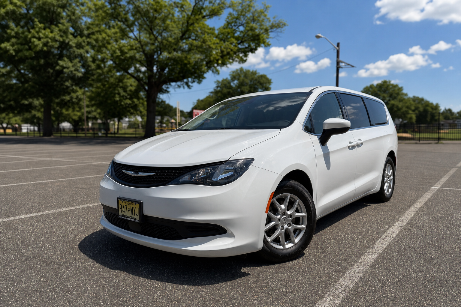 Chrysler Voyager 2023 in Bloomfield, NJ