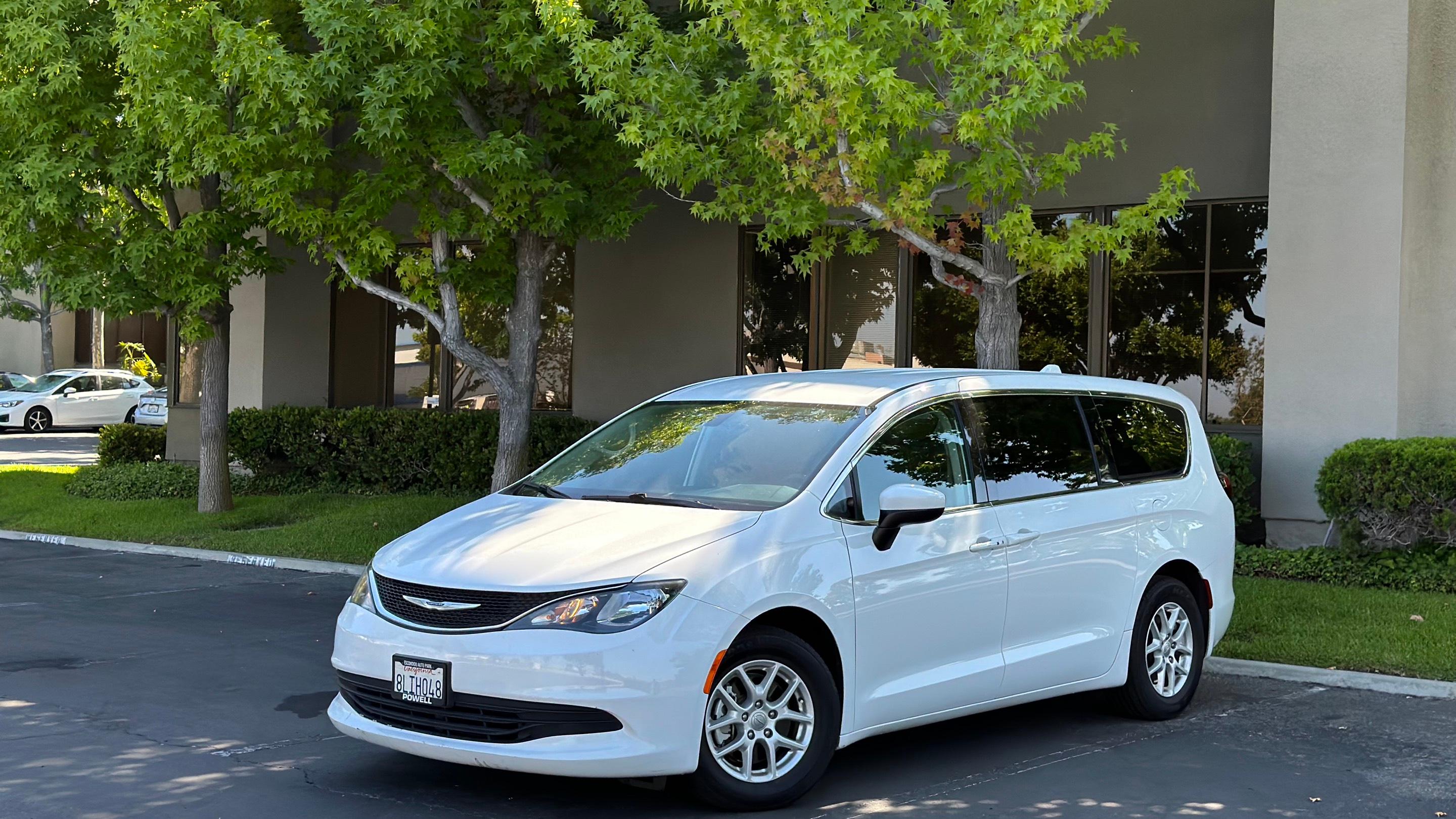 Chrysler Pacifica 2019 in Long Beach, CA