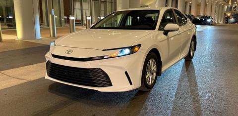 Toyota Camry Hybrid 2026