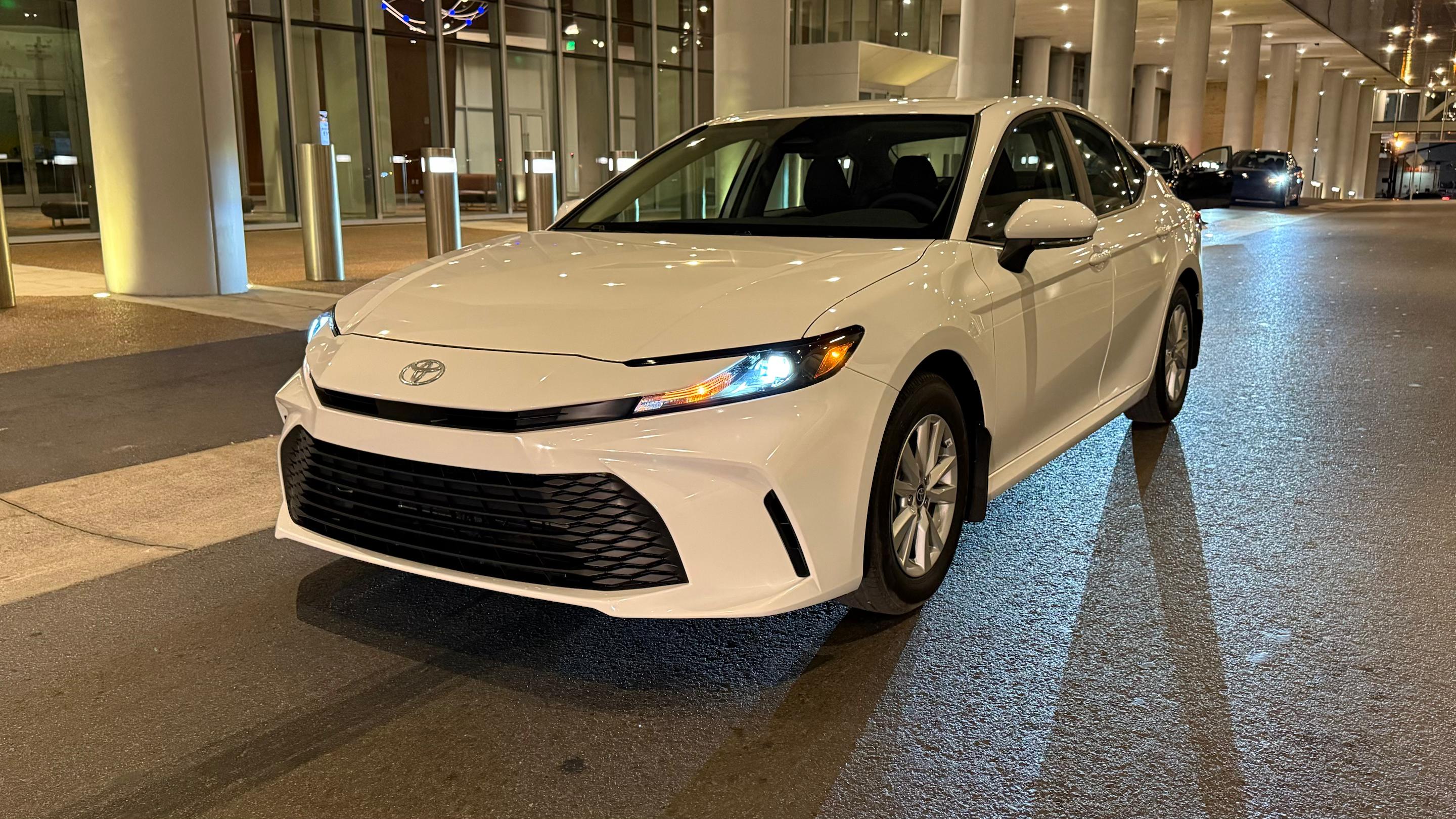 Toyota Camry Hybrid 2026 in 
