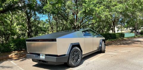 Tesla Cybertruck 2025