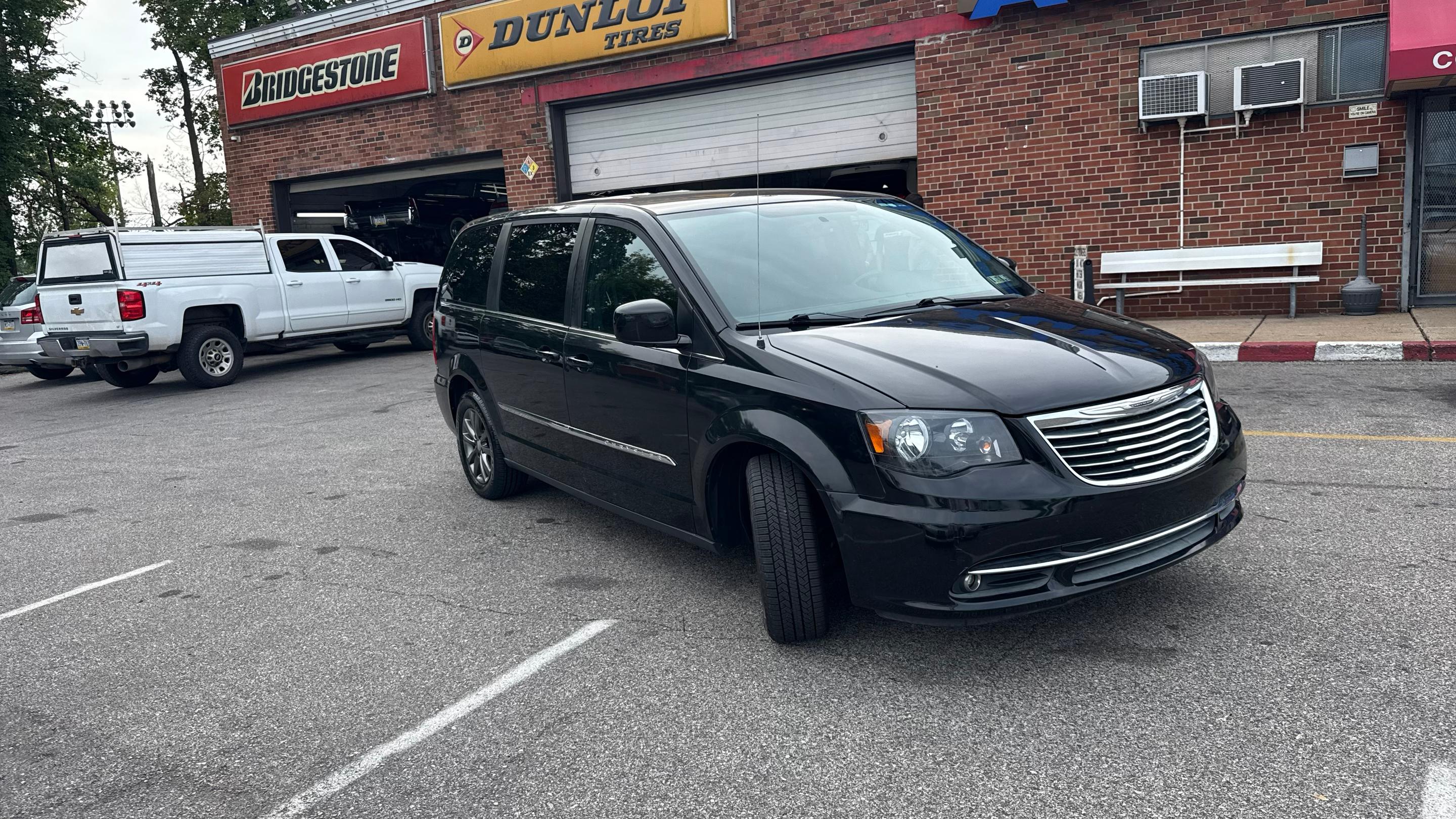 Chrysler Town & Country 2016 in Philadelphia, PA