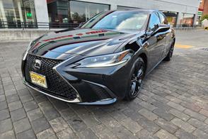 Lexus ES car