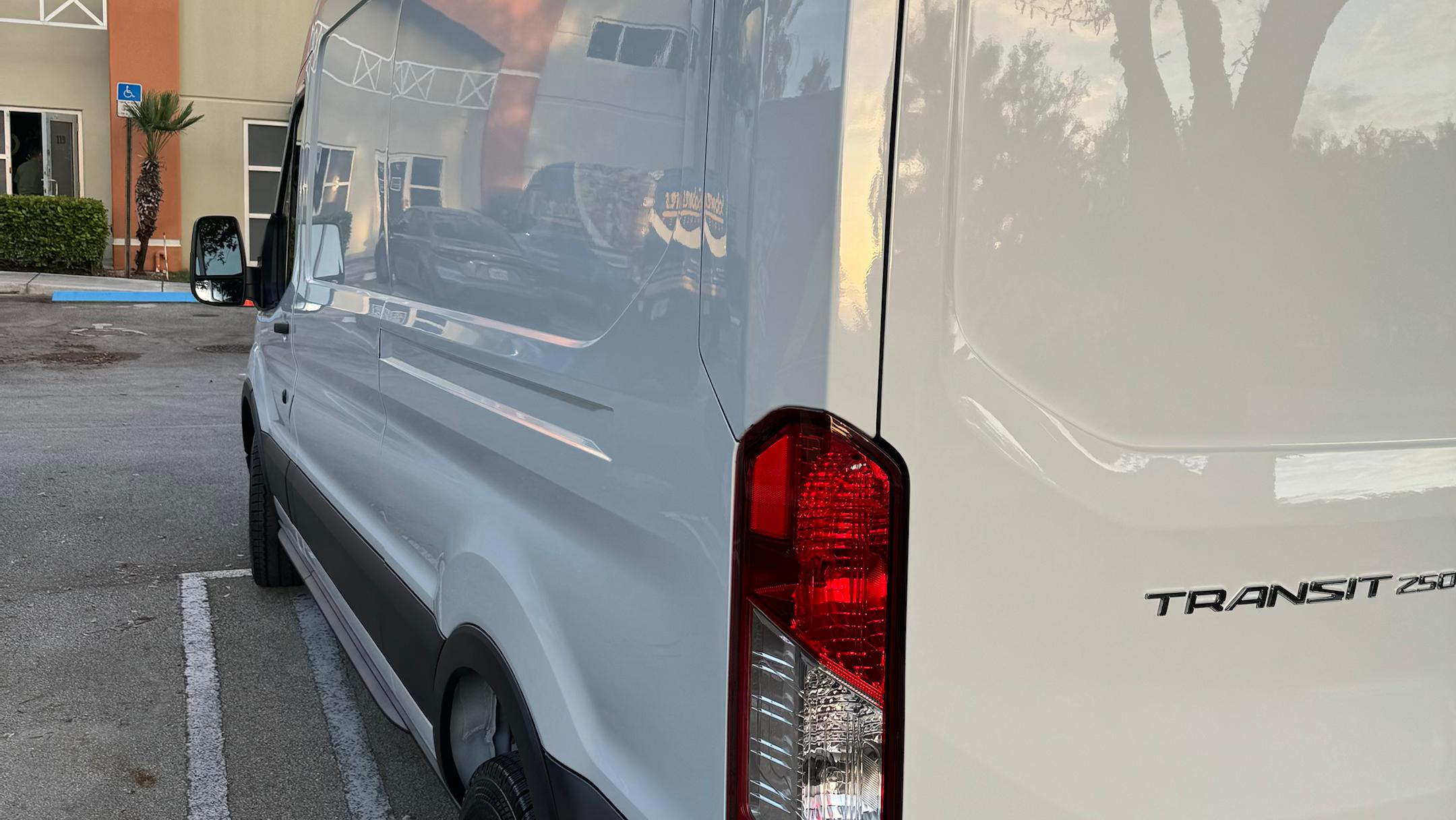 Ford Transit Cargo 2024 in Miami, FL