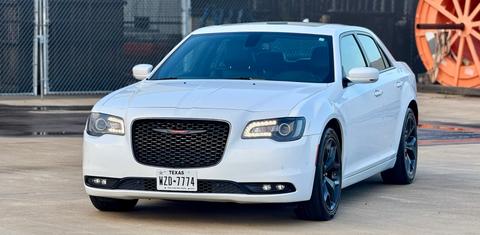 Chrysler 300 2022
