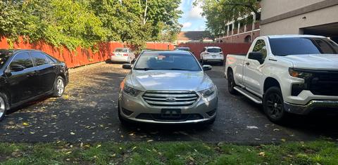 Ford Taurus 2016