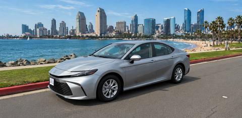 Toyota Camry Hybrid 2025