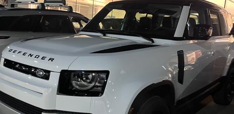 Land Rover Defender 2025