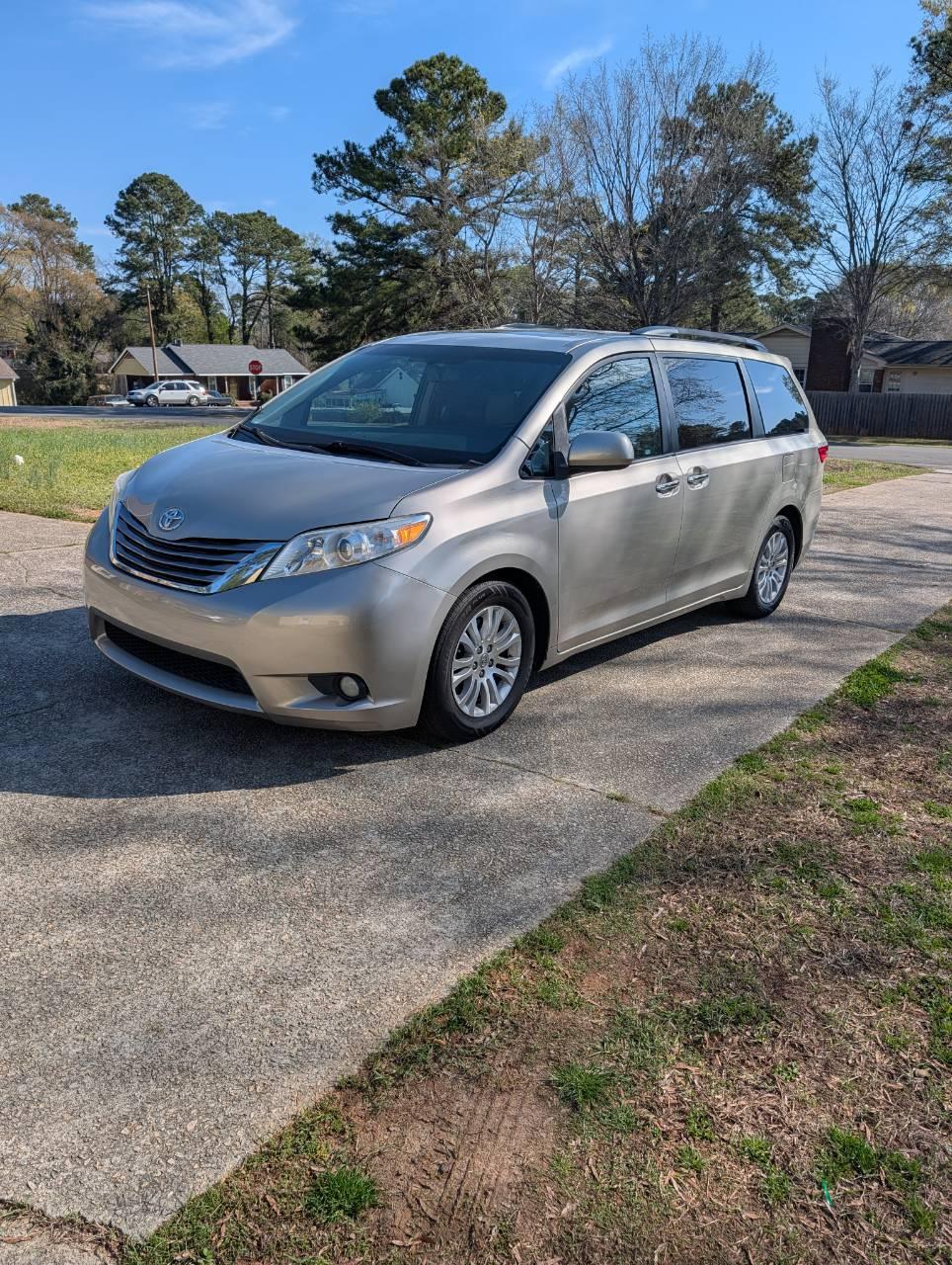Toyota Sienna 2017 in Garner, NC