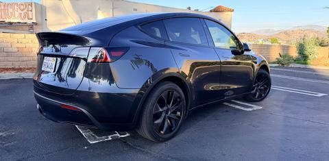 Tesla Model Y 2025