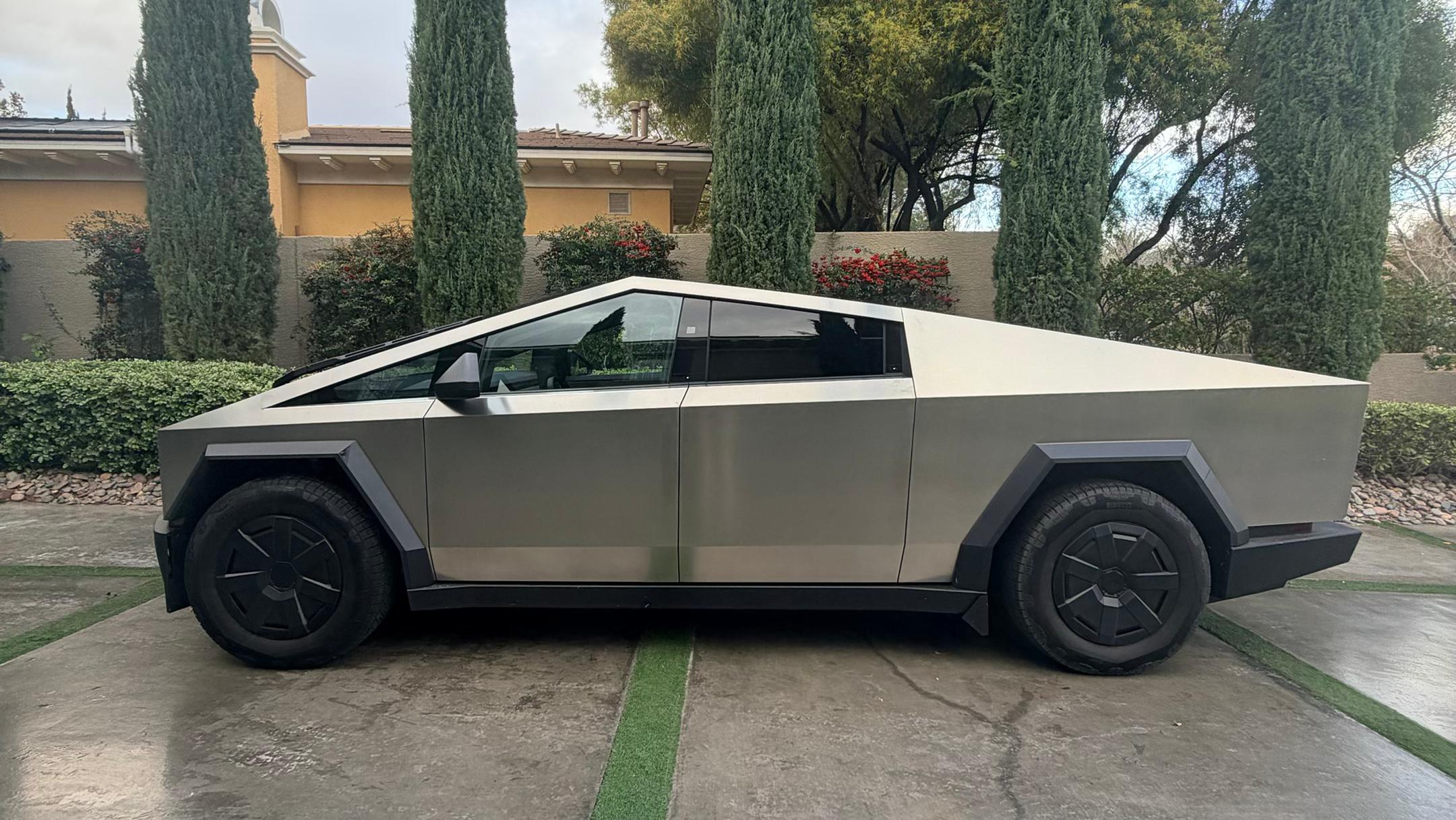 Tesla Cybertruck 2024 in Las Vegas, NV