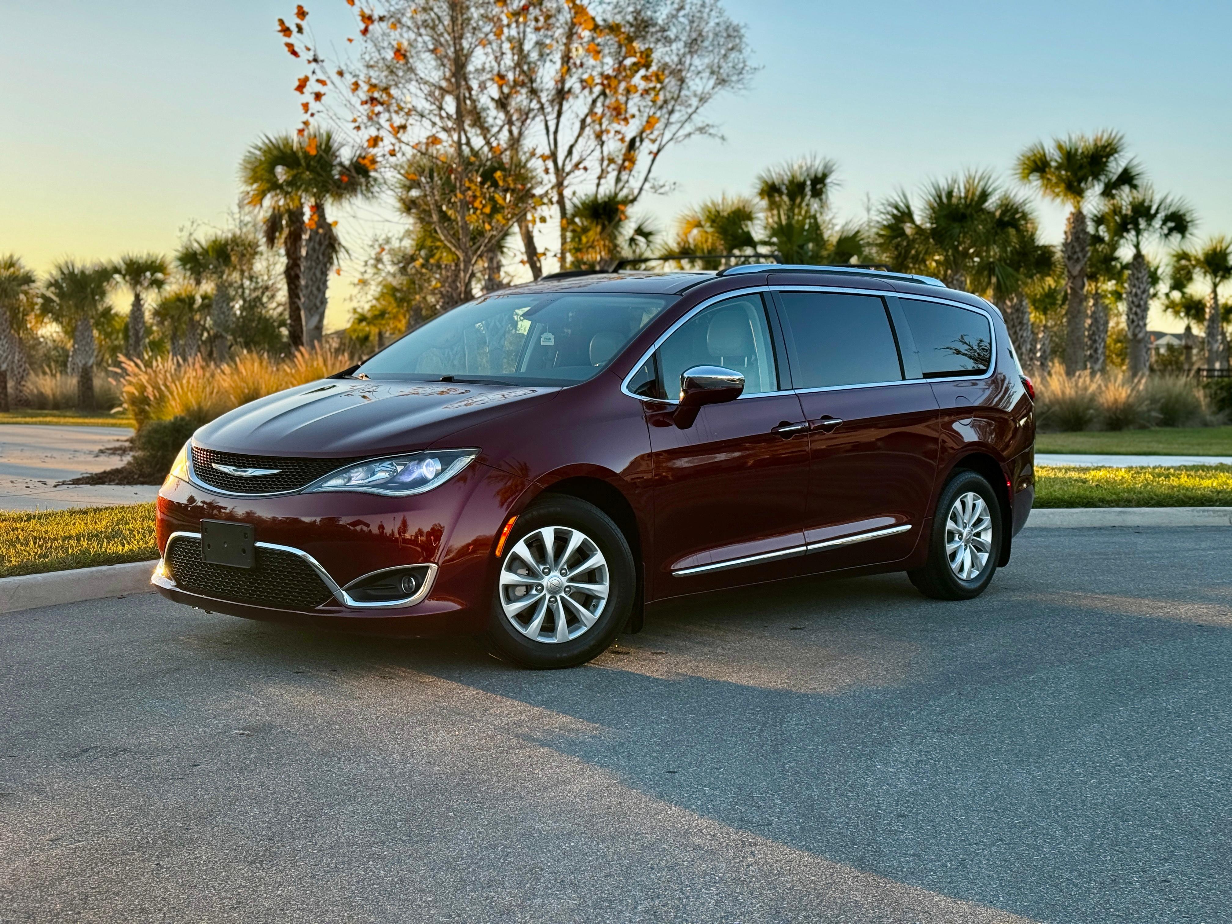 Chrysler Pacifica 2017 in 