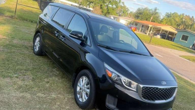 Kia Sedona 2017 in Tampa, FL