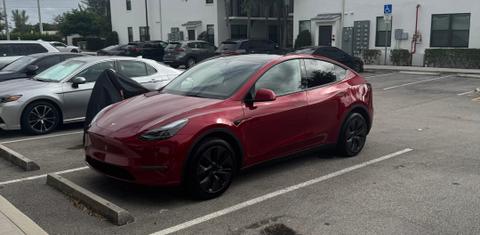 Tesla Model Y 2025