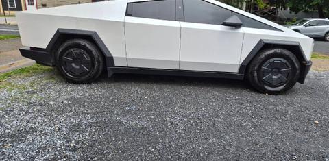 Tesla Cybertruck 2025