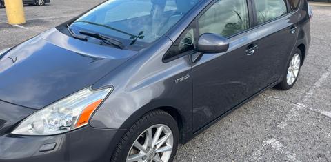 Toyota Prius v 2014
