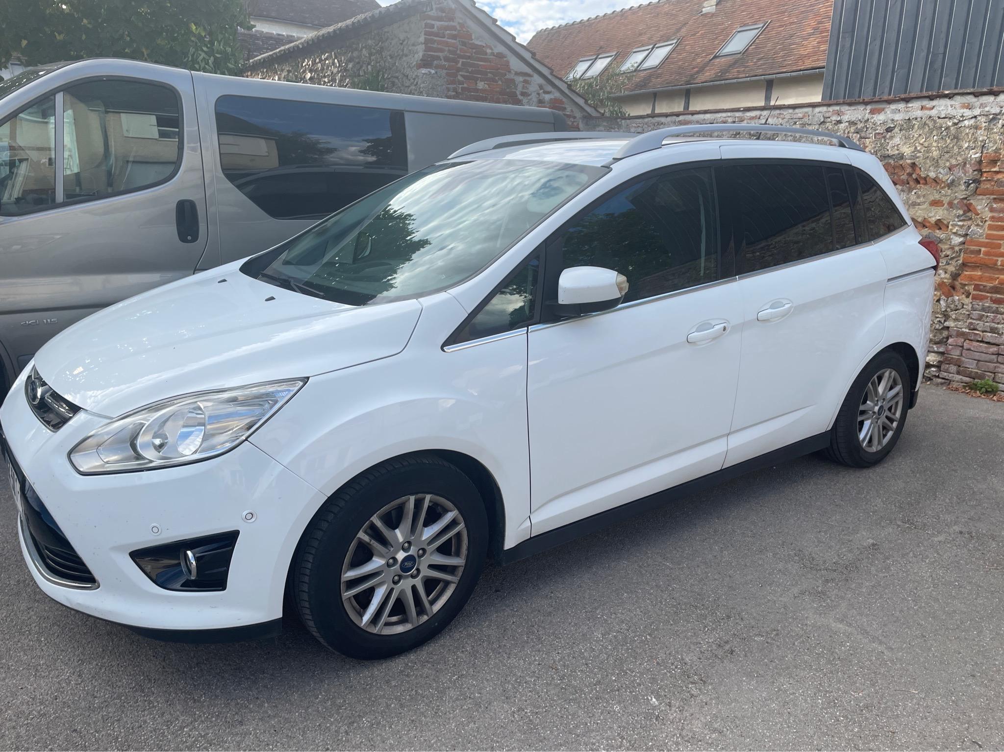 Ford GRAND C-MAX 2013 in Porcheux