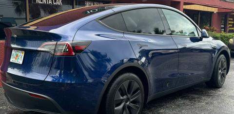 Tesla Model Y 2024