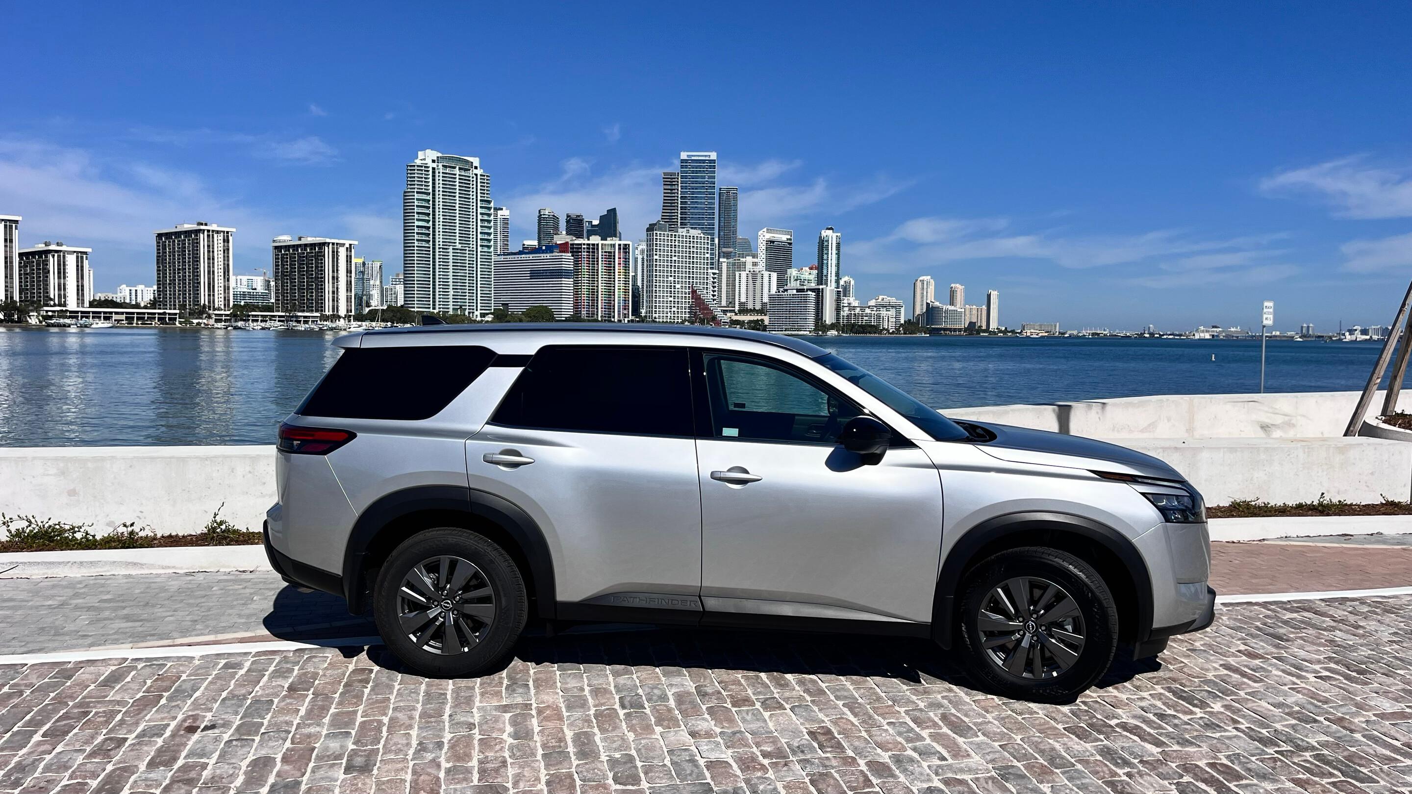 Nissan Pathfinder 2024 in Miami, FL