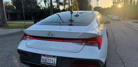 Hyundai Elantra Hybrid 2025