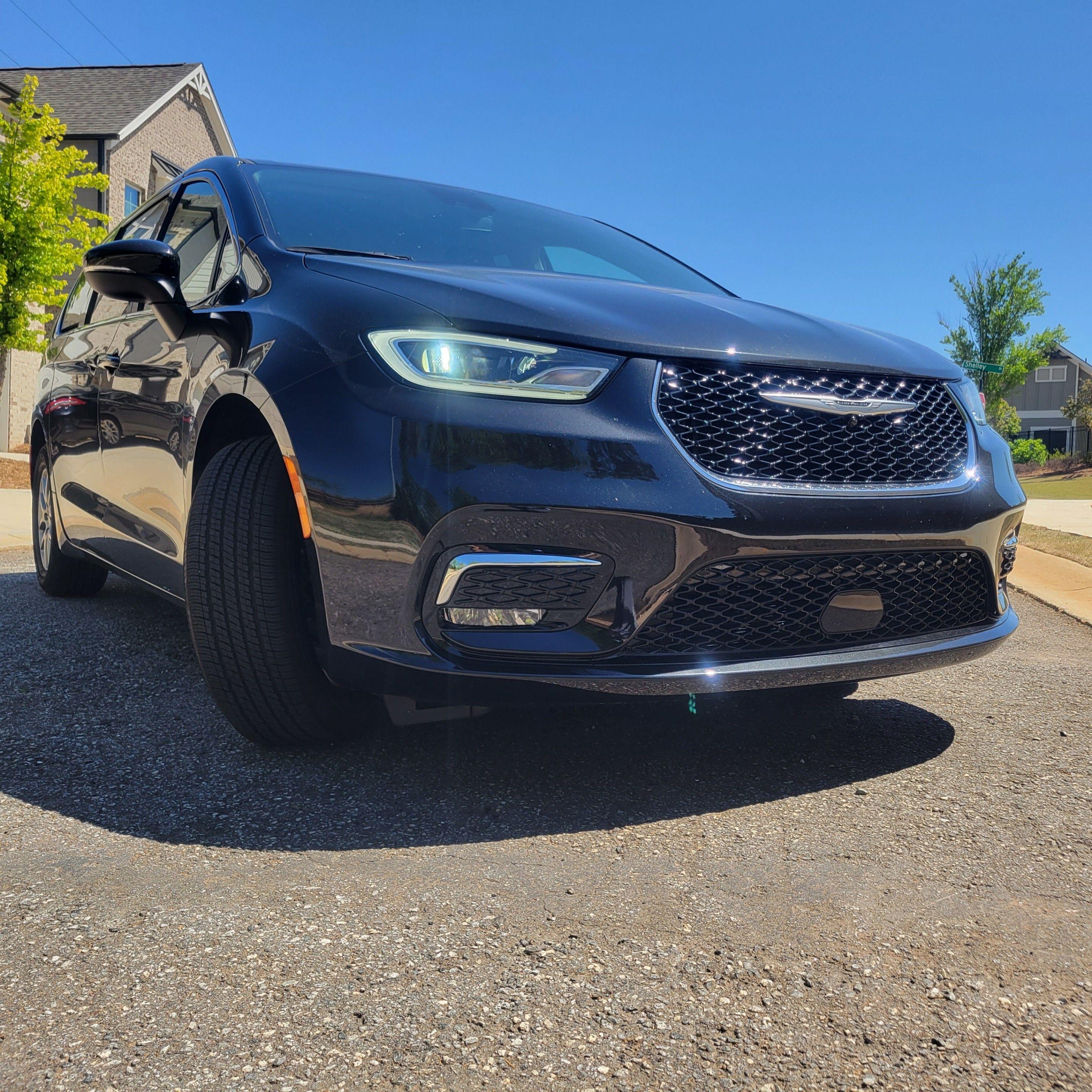 Chrysler Pacifica 2023 in Grayson, GA
