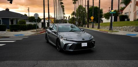 Toyota Camry Hybrid 2026