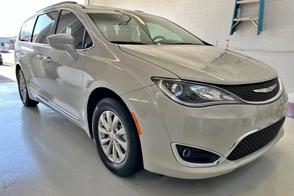 Chrysler Pacifica car
