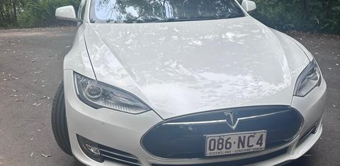Tesla MODEL S 2015