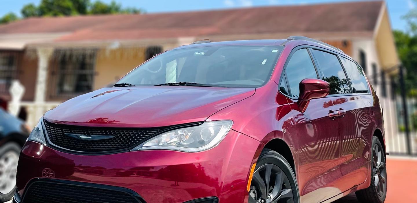 Chrysler Pacifica 2018 rental in Miami, FL by Kathy G. Turo