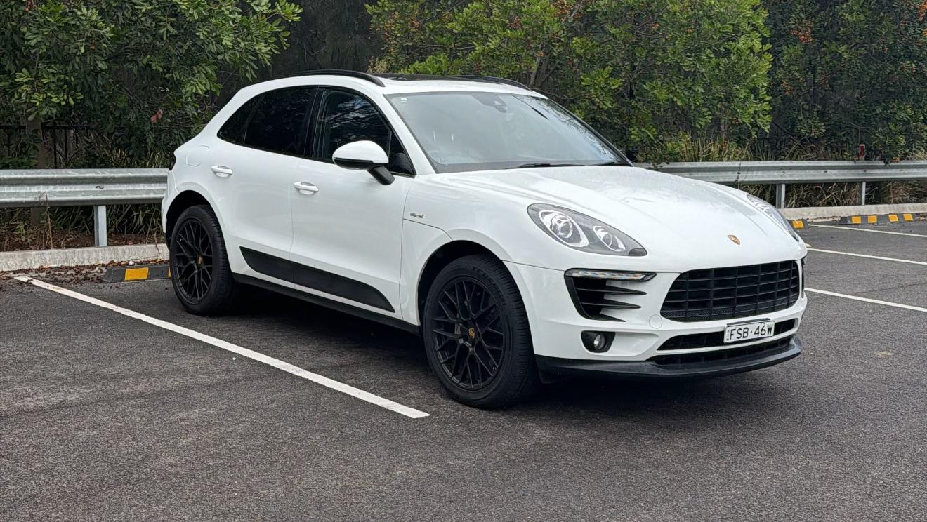 Porsche MACAN 2017 in Macquarie Fields