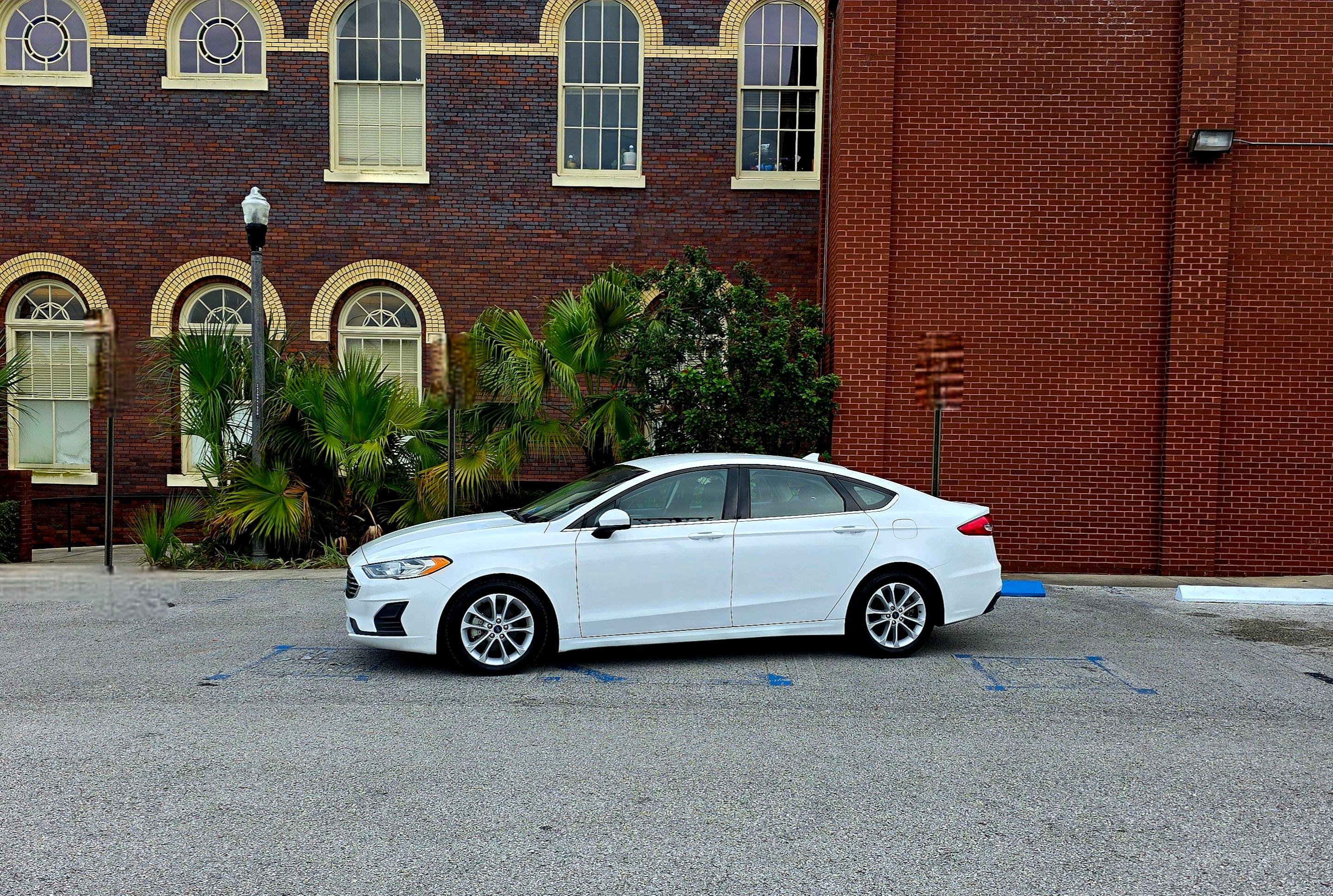 Ford Fusion Hybrid 2020 in 