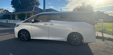 Toyota GRANVIA 2025