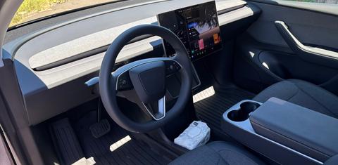 Tesla Model Y 2026
