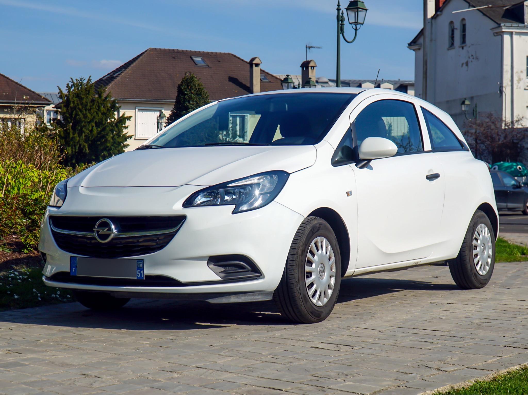 Opel CORSA 2016 à Conflans-Sainte-Honorine