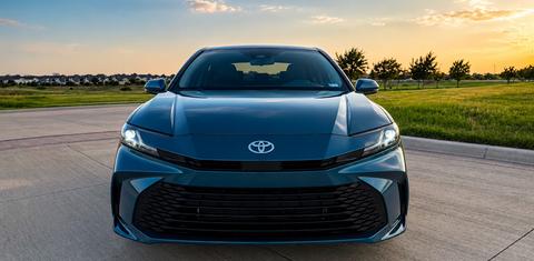 Toyota Camry Hybrid 2025