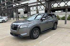 Nissan Pathfinder car