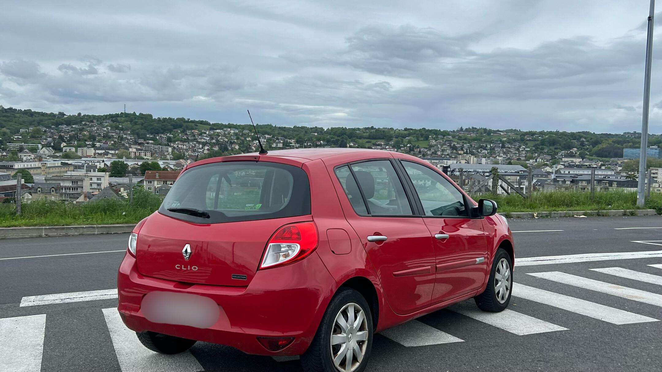 Renault CLIO III 2013 à Brive-la-Gaillarde