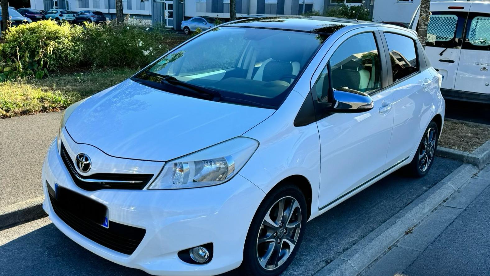 Toyota YARIS 2013 in Caen