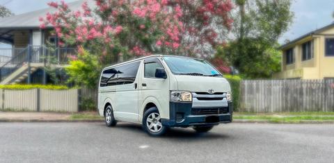 Toyota HIACE 2015