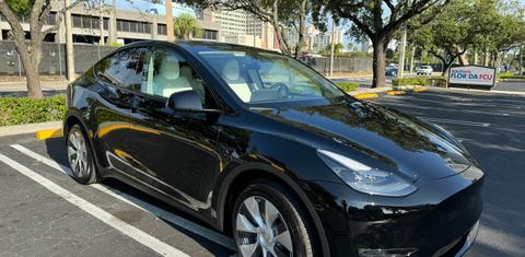 Tesla Model Y 2024
