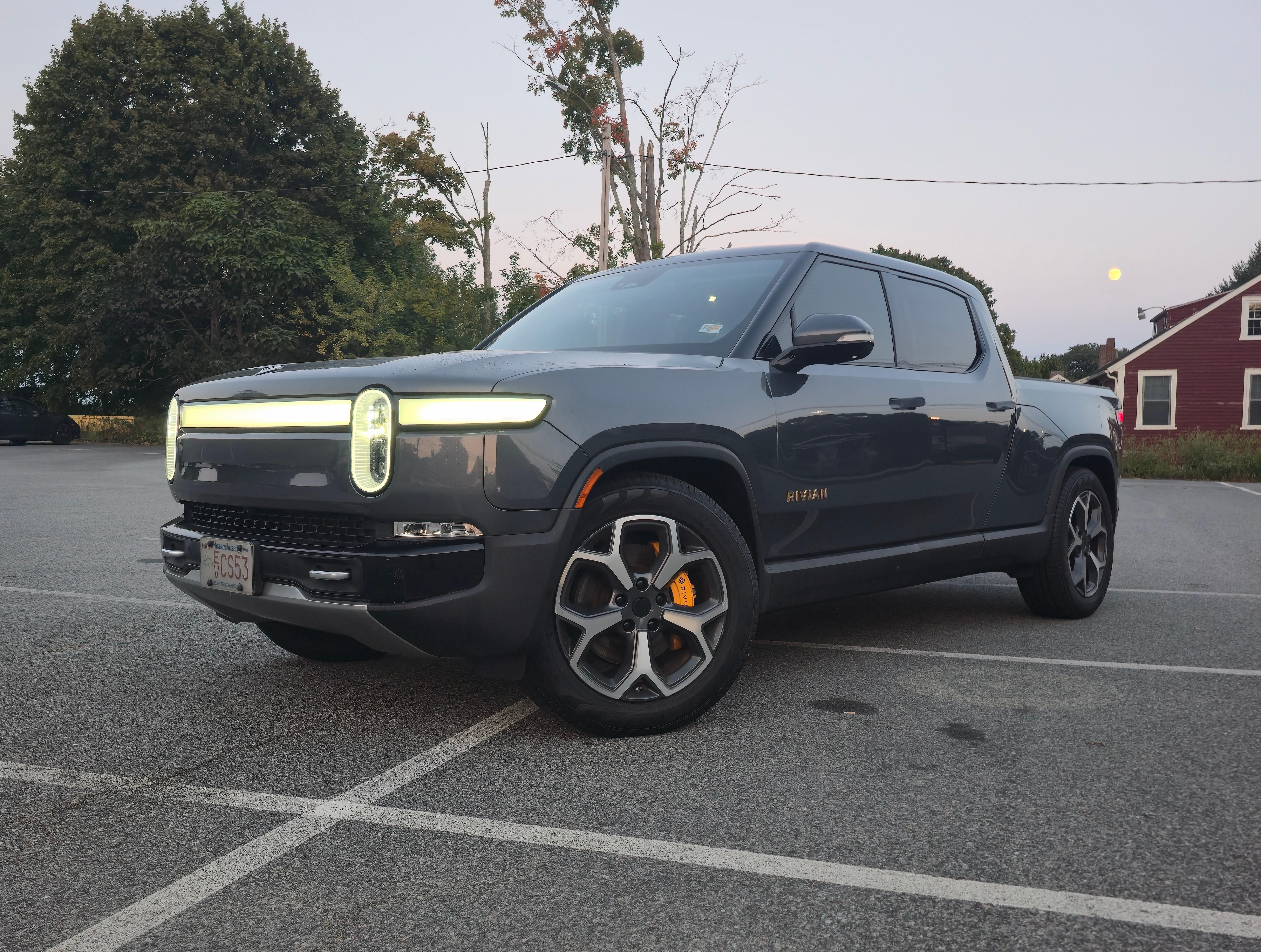 Rivian R1T 2022 in 