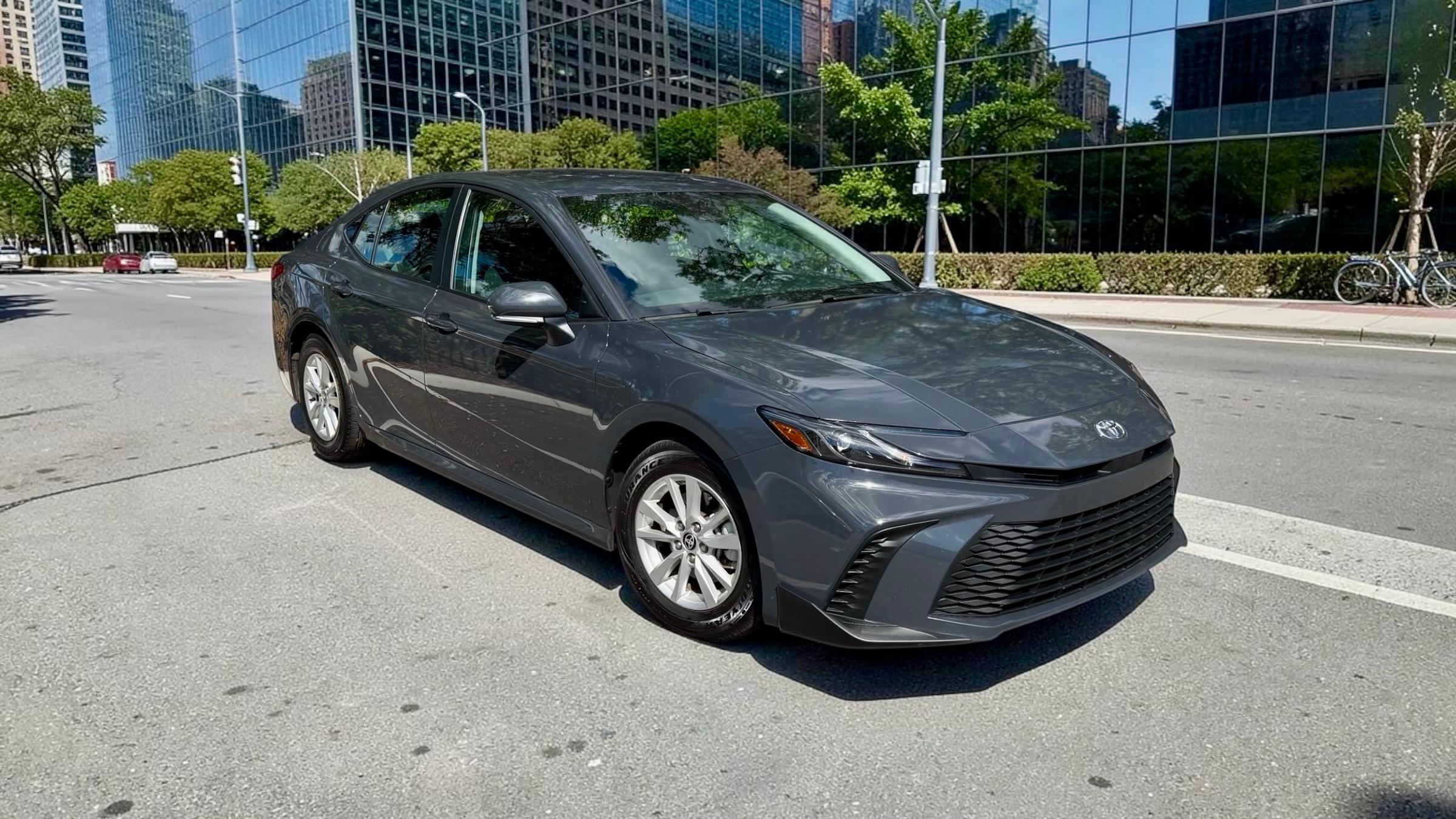 Toyota Camry Hybrid 2025 in Tampa, FL