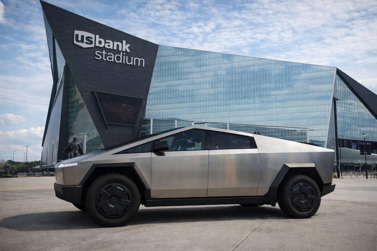 Tesla Cybertruck 2025 in North Branch, MN