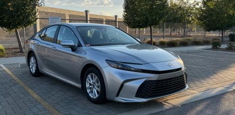 Toyota Camry Hybrid 2025