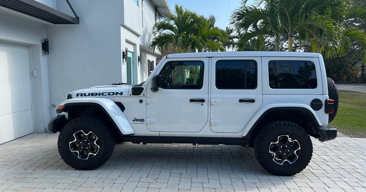 Jeep Wrangler Unlimited 2023 rental in Naples, FL by Megan E. Turo
